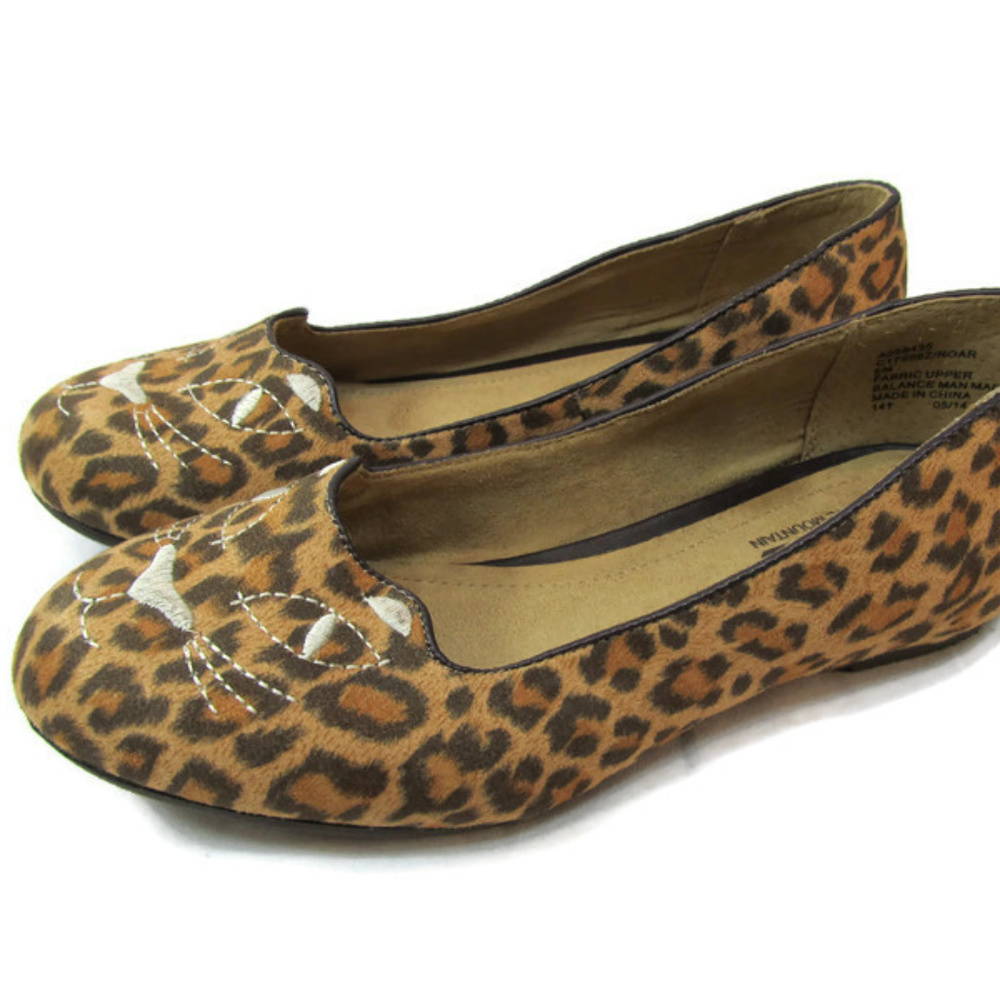Cliffs by White Mountain Roar Womens Flats Leapard